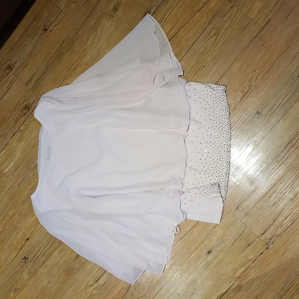 EUC Soft pink flowy top fitted @waist accented w/rhinestone &pearls sz 2X